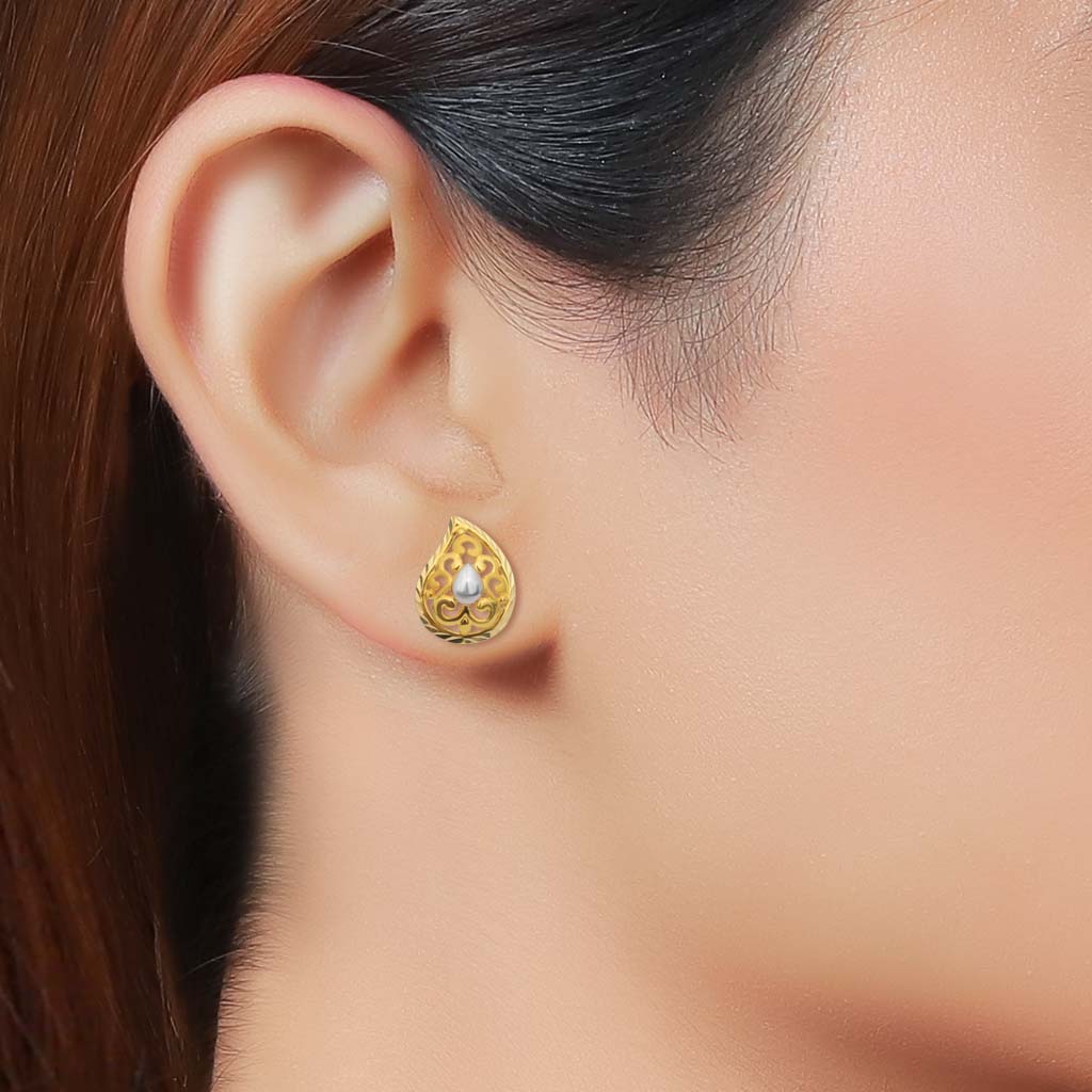 5 GM GOLD EARRINGS ORDER 8725889070 #viral #earrings #like #saree #jewelry  #indore #instagram #jewels #stylish #ladiesfashion #chocolate | Instagram